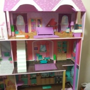 5 foot 3 barbie dream house (pink & white)